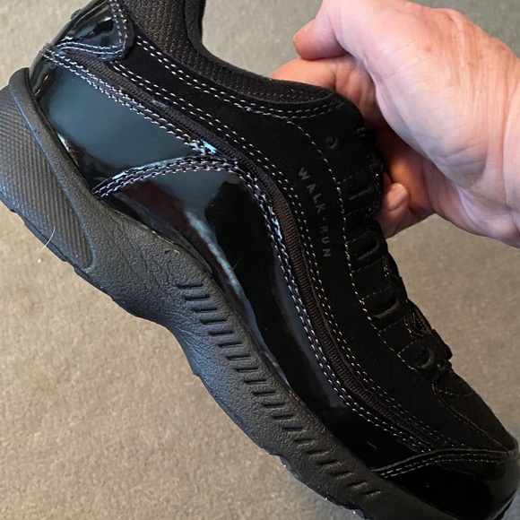 🔥🔥🔥🔥🔥Easy Spirit Women's Black Sneakers - Picture 4 of 7